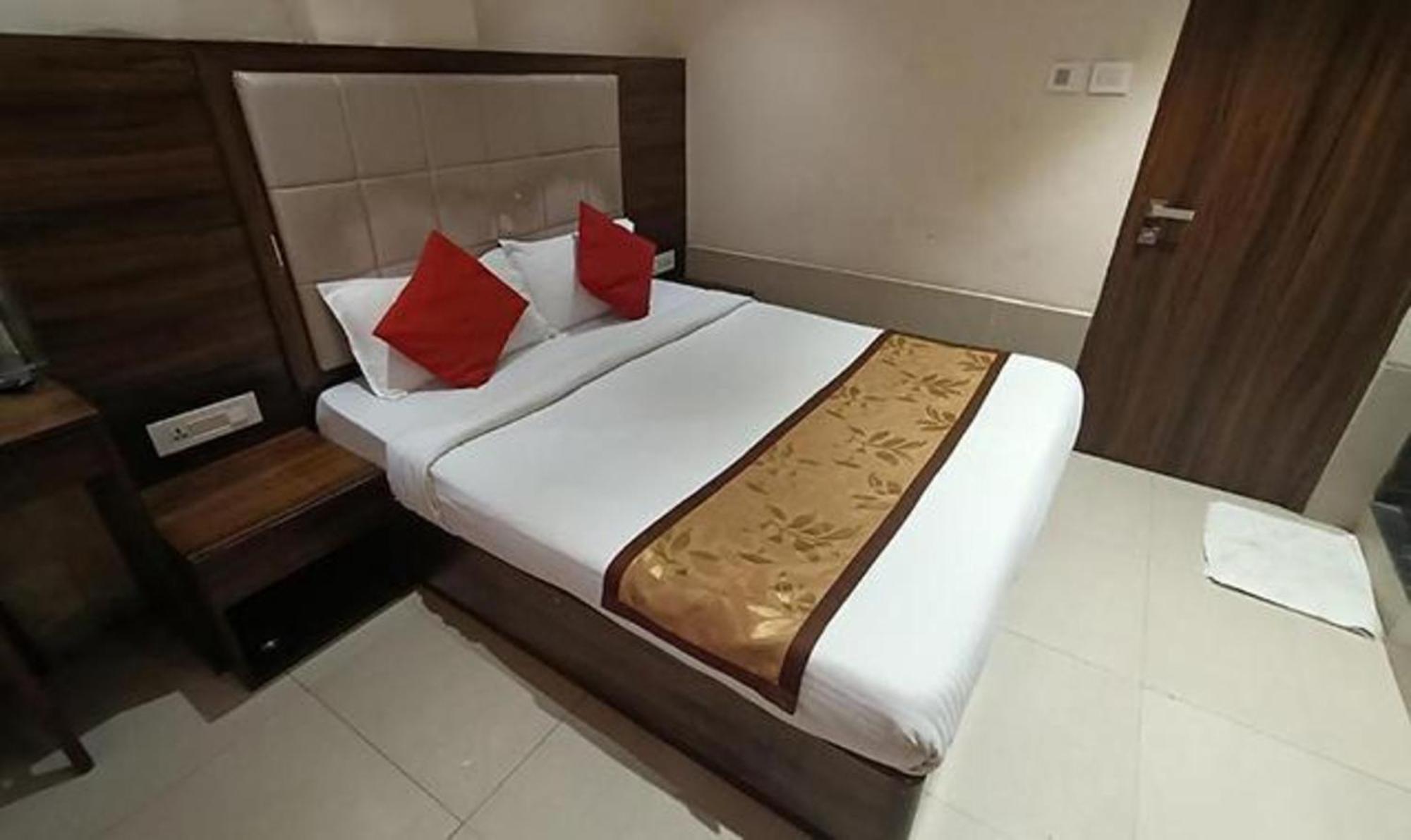 Hotel Regal Inn Bombay Esterno foto